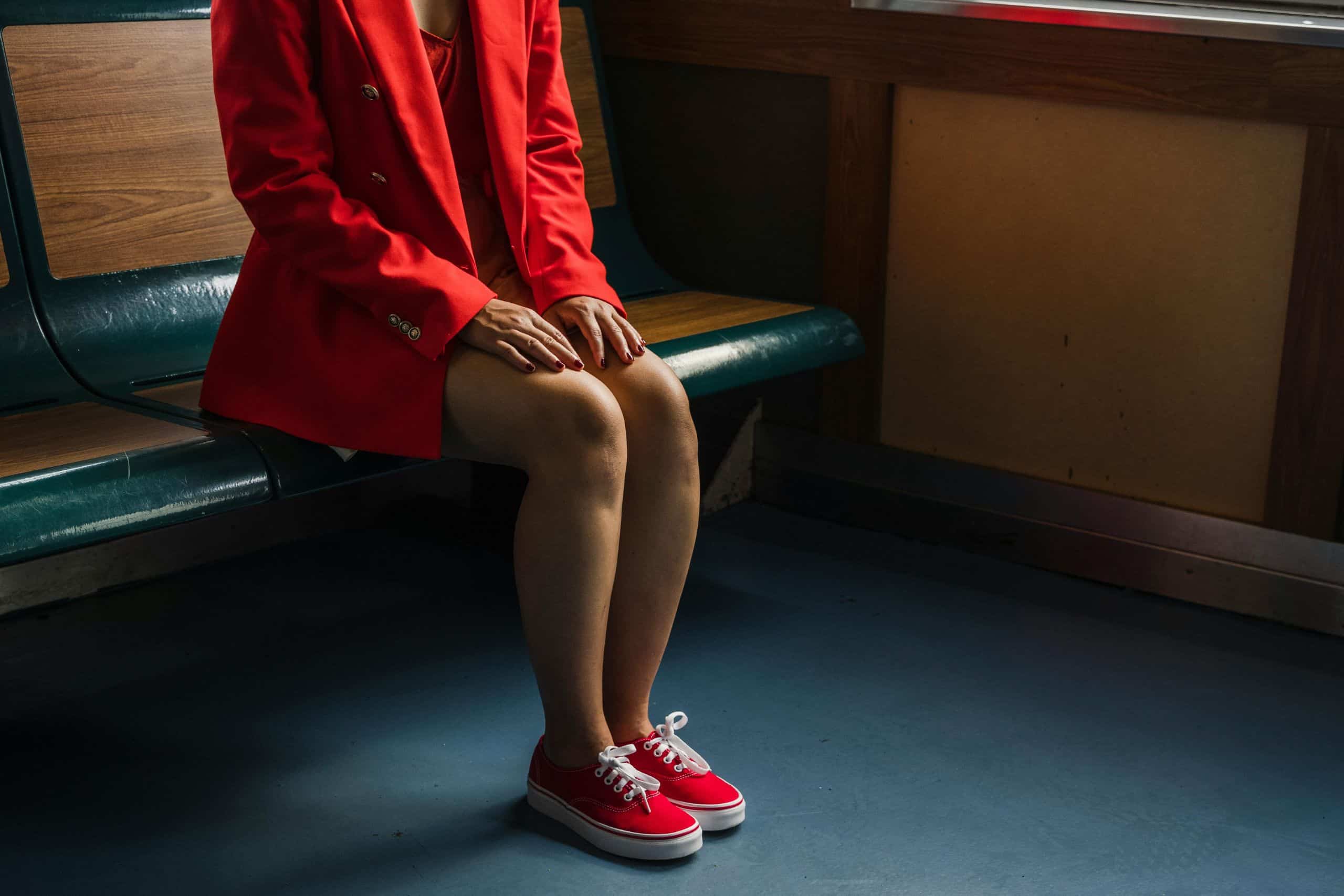 Sedute composte: come non accavallare le gambe fa una grande differenza -  Pelvic