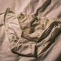 Pizzo o Cotone? L’epica battaglia dell’intimo